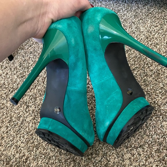 BCBG Maxazria heels - Picture 4 of 6